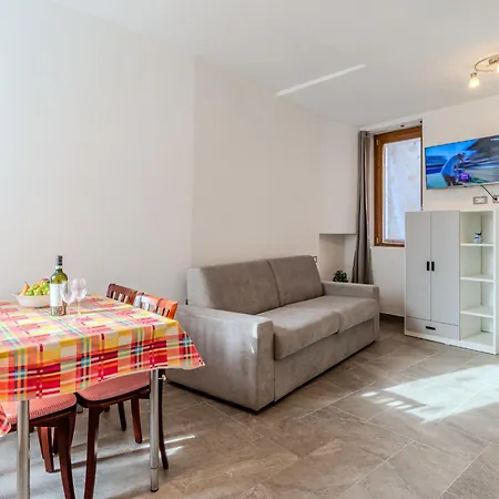 Dema-1 By Interhome דירה Mezzegra